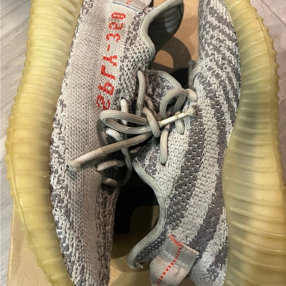 adidas Yeezy Boost 350 V2 Blue tint size 4y - Picture 1 of 9
